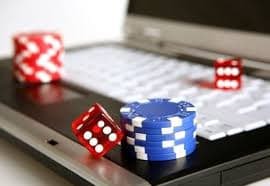 Layar kasino online dengan opsi slot dan live casino di platform topwd Indonesia